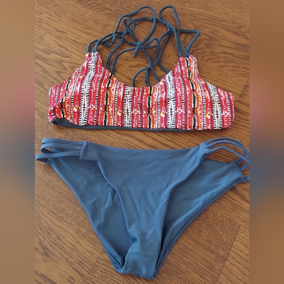 Bikini Set - Picture 3 of 3